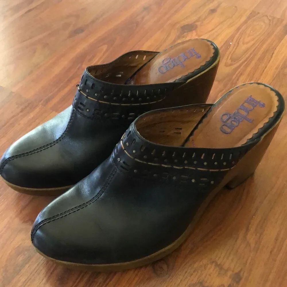 INDIGO Black leather clogs size 10